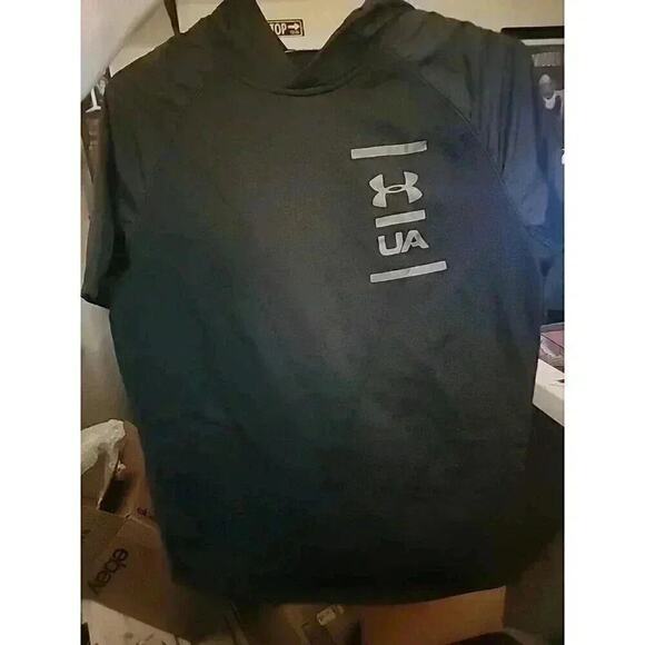 Under Armour sweater mens Medium black Lightweight Athletic CR3 Nice Comfy - Picture 1 of 5